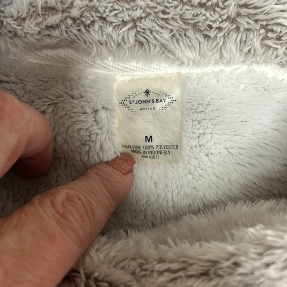 St. John’s Bay Sherpa Pullover - Picture 4 of 7